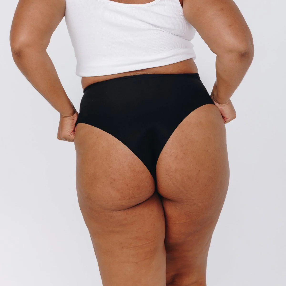 High-Rise Cheeky - Seamless Cotton - Black - Image 13
